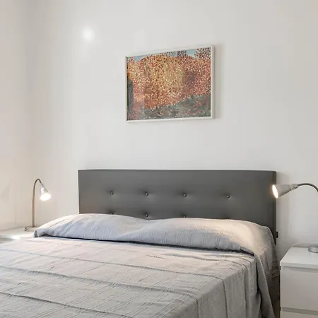 H11 Casa Tecla Centro-mare * Санремо