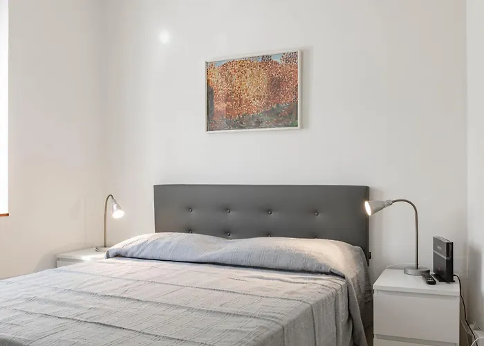 H11 Casa Tecla Centro-mare * Санремо